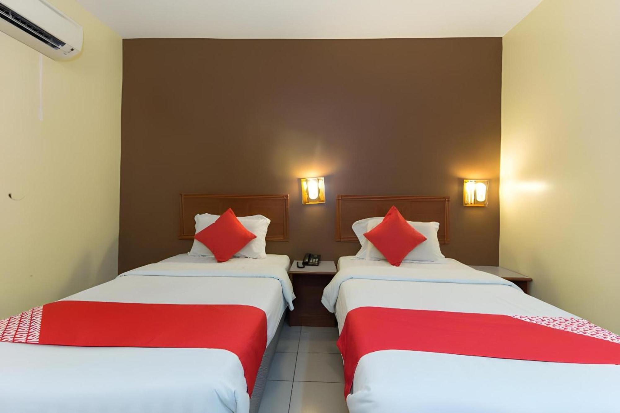 Super Oyo 447 Comfort Hotel Meru Klang Esterno foto
