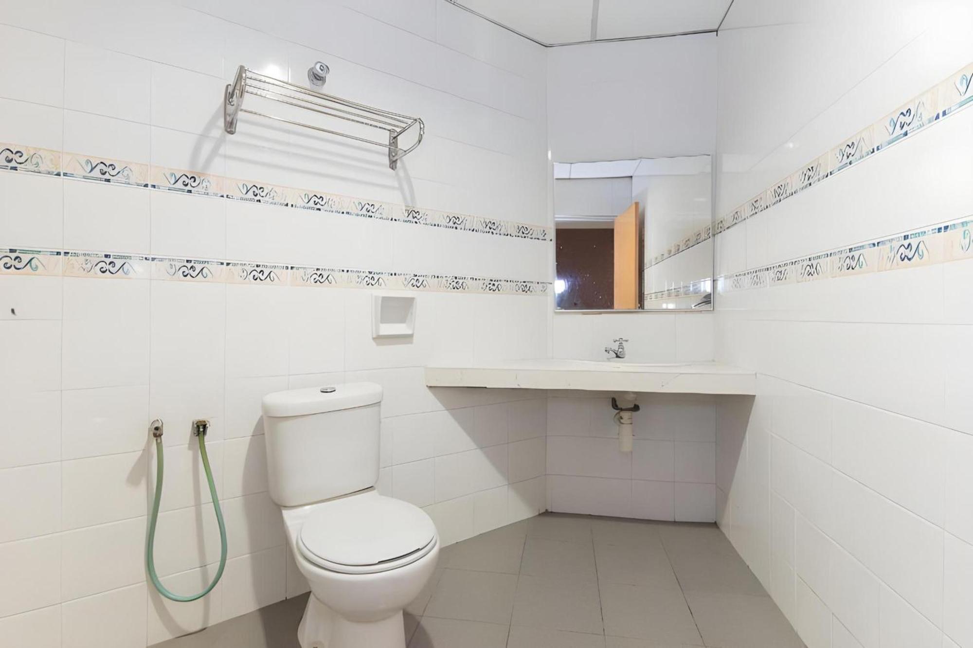 Super Oyo 447 Comfort Hotel Meru Klang Esterno foto