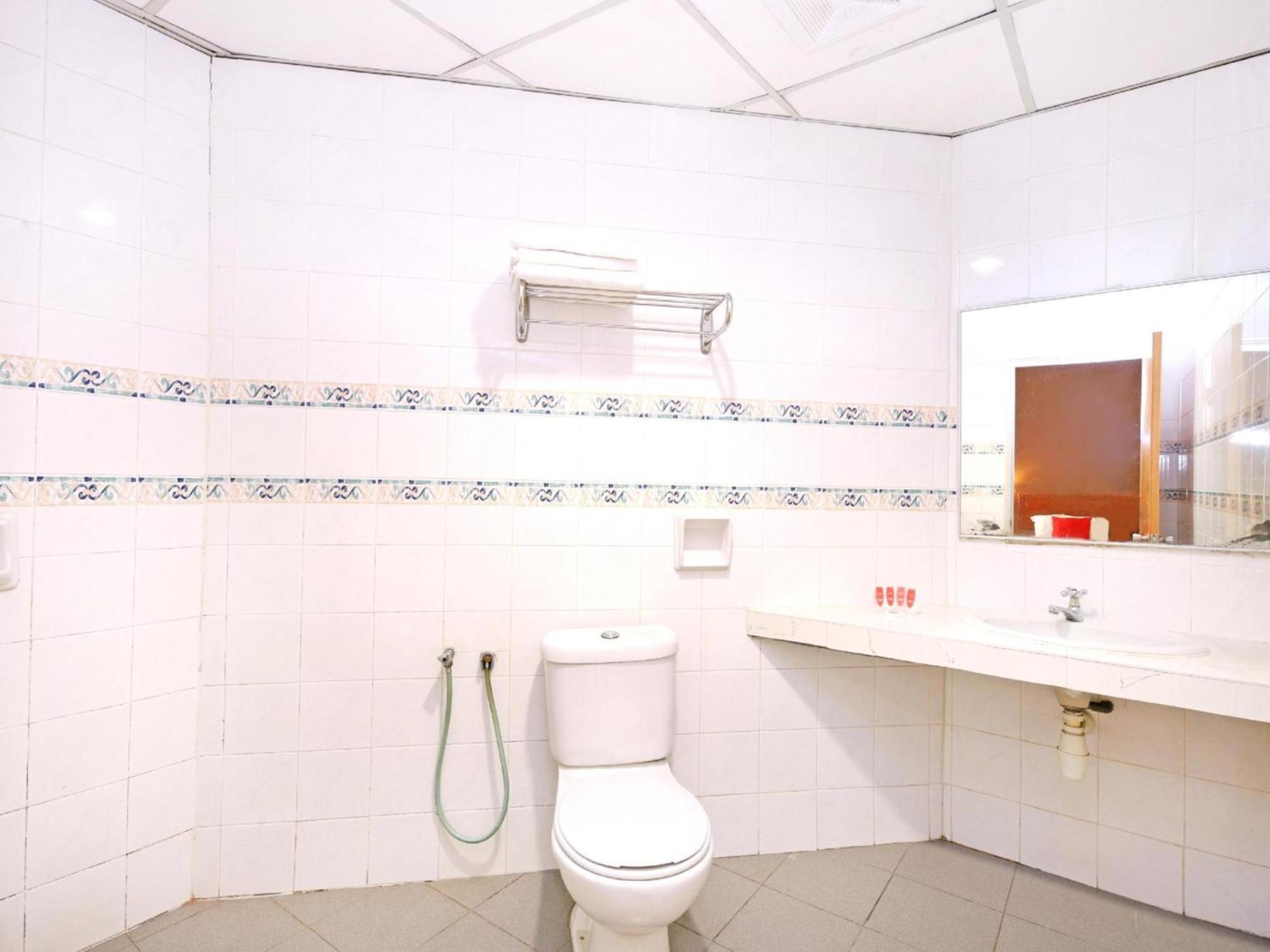 Super Oyo 447 Comfort Hotel Meru Klang Esterno foto