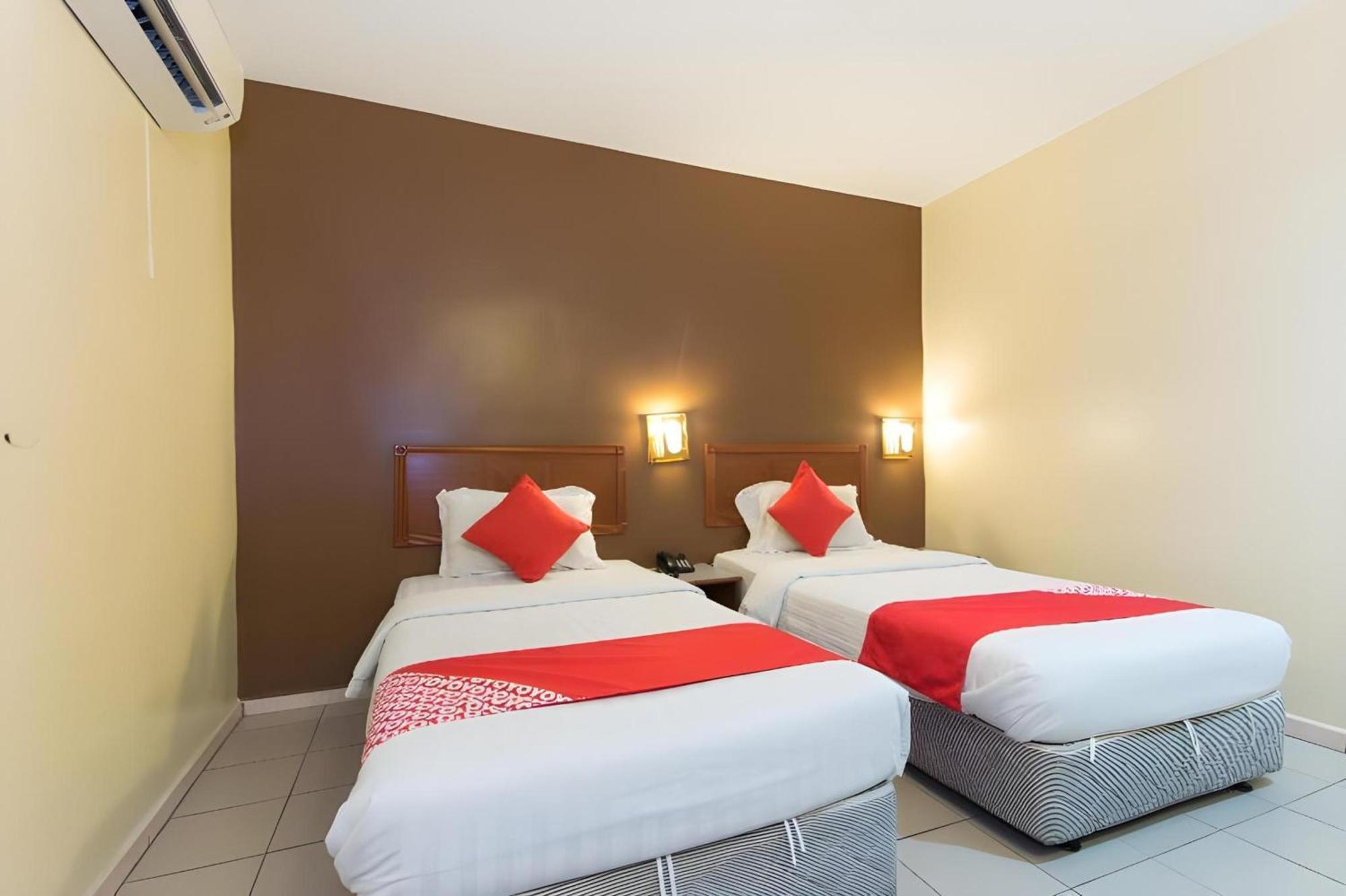 Super Oyo 447 Comfort Hotel Meru Klang Esterno foto