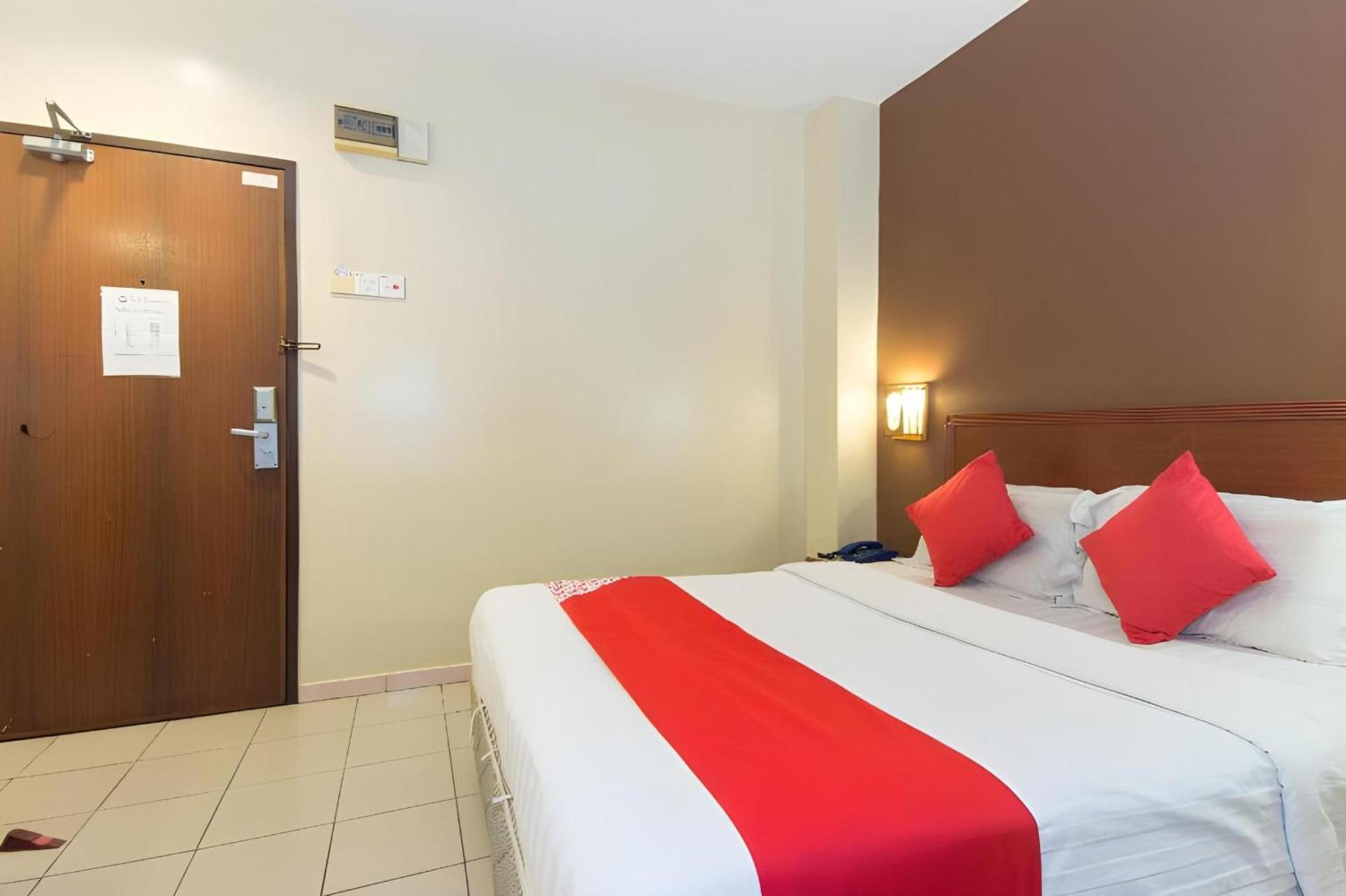 Super Oyo 447 Comfort Hotel Meru Klang Esterno foto