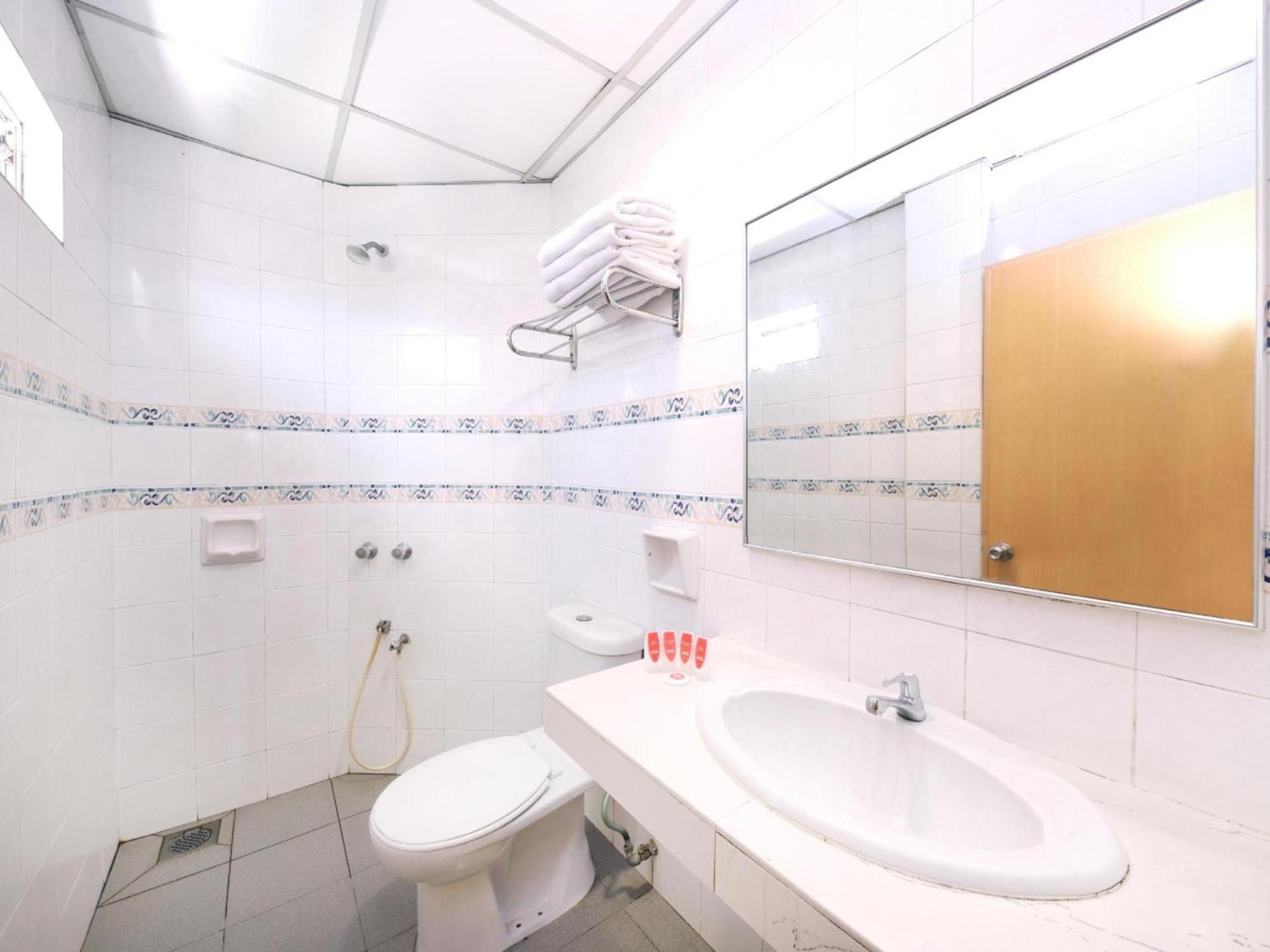 Super Oyo 447 Comfort Hotel Meru Klang Esterno foto