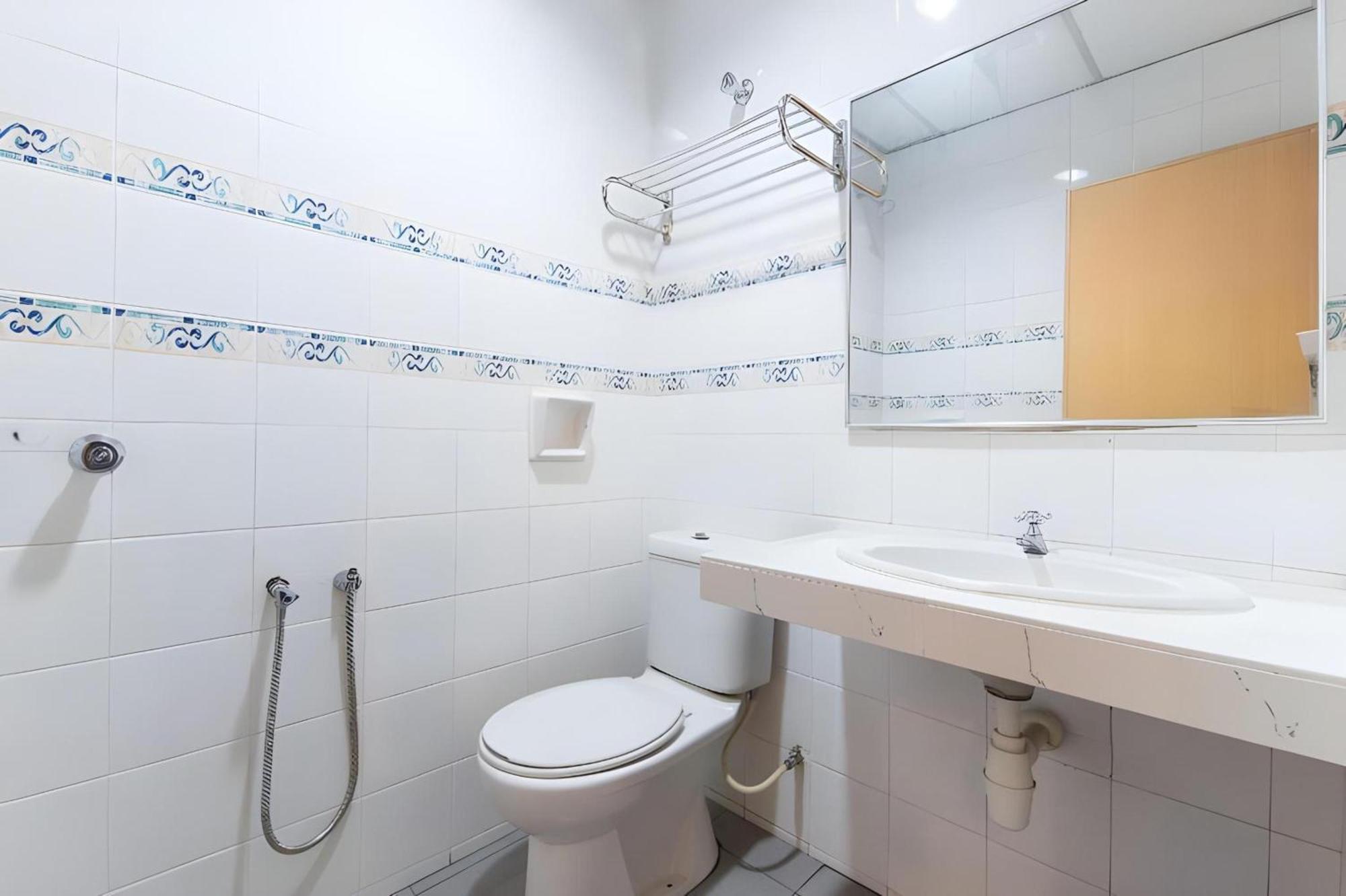 Super Oyo 447 Comfort Hotel Meru Klang Esterno foto