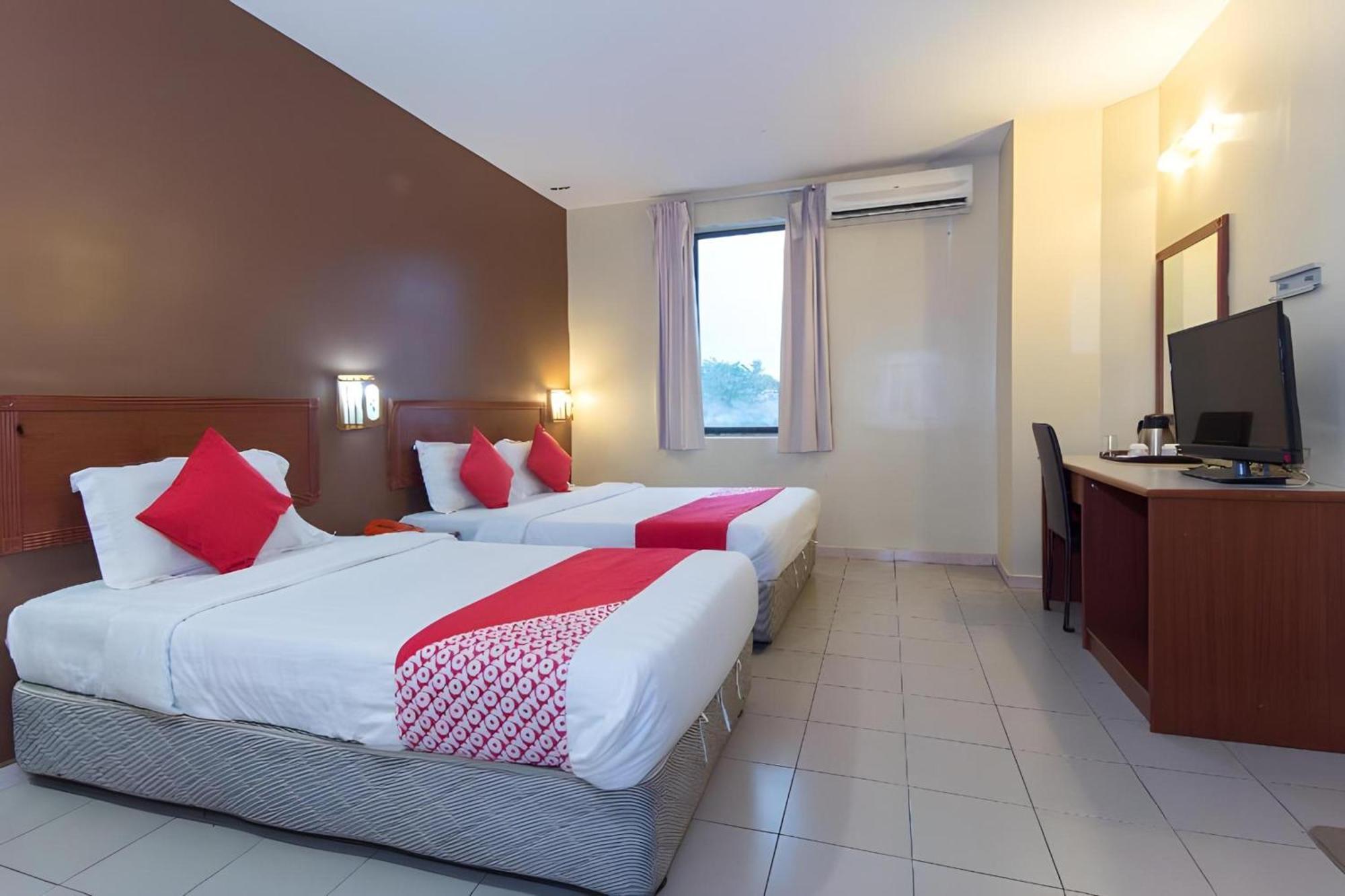 Super Oyo 447 Comfort Hotel Meru Klang Esterno foto