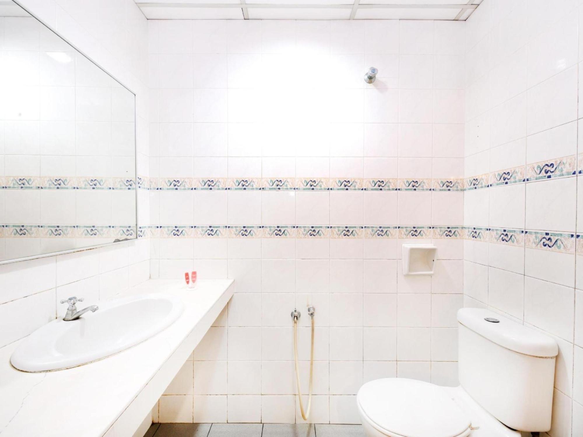 Super Oyo 447 Comfort Hotel Meru Klang Esterno foto