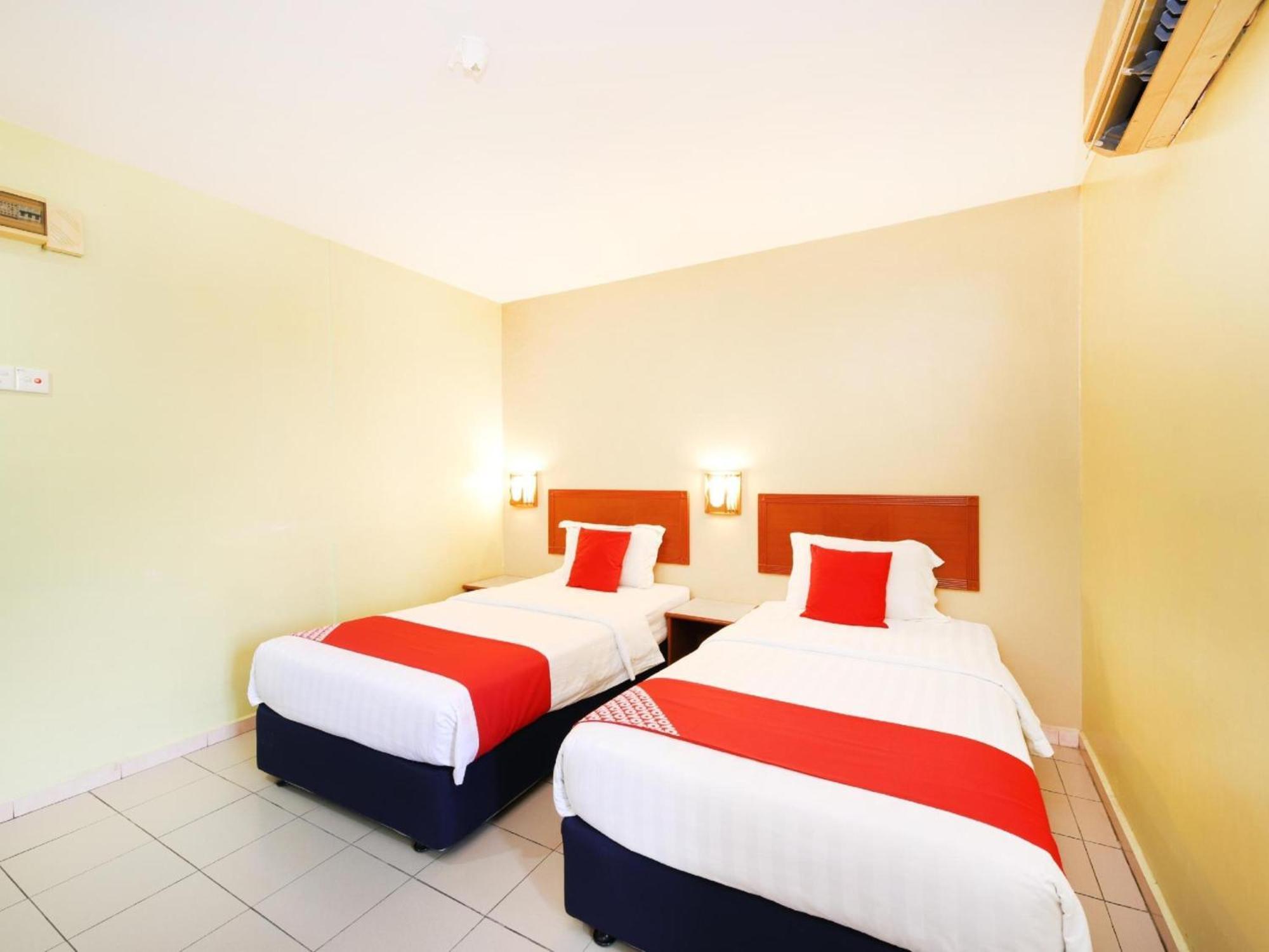 Super Oyo 447 Comfort Hotel Meru Klang Esterno foto