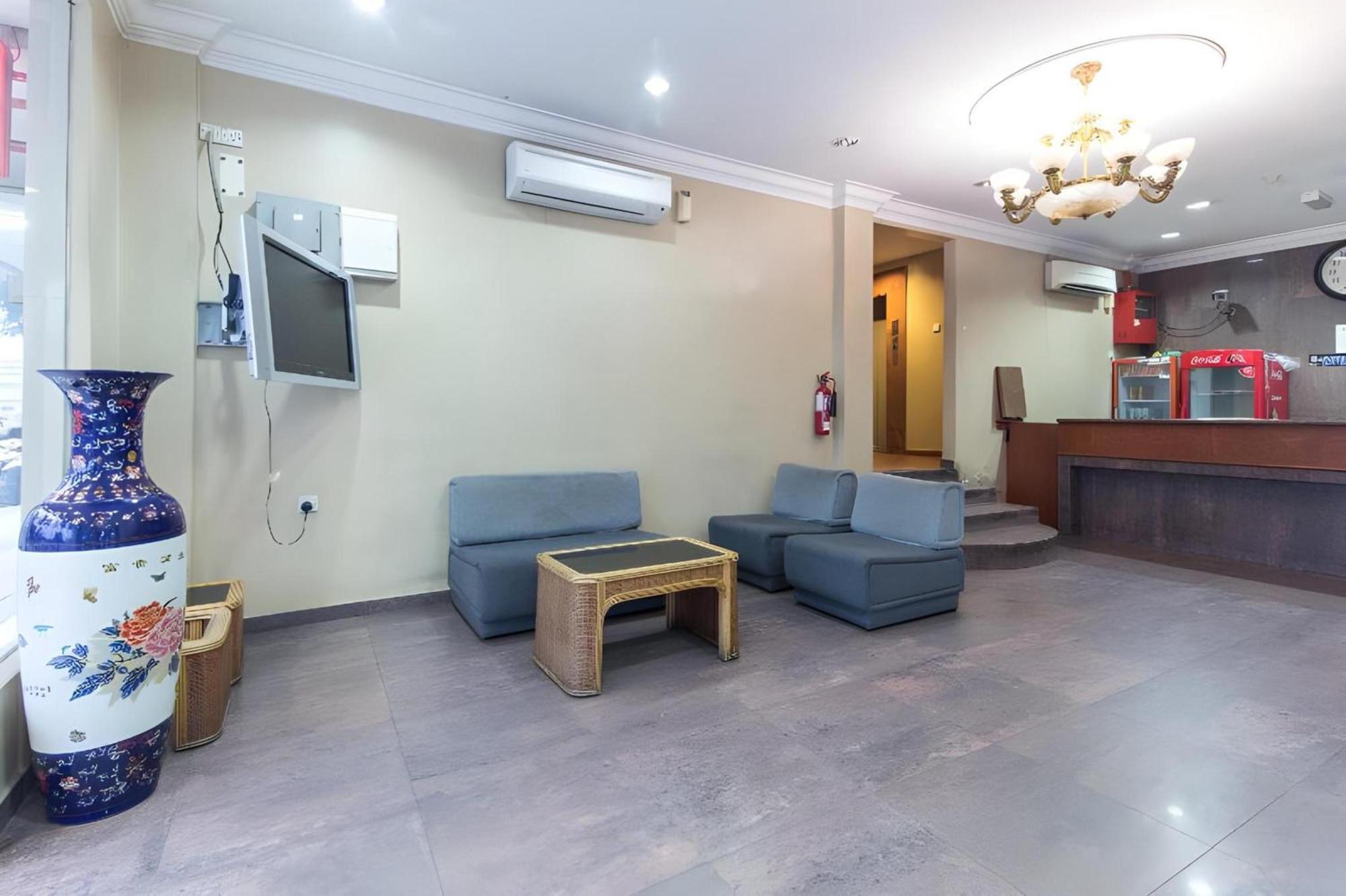 Super Oyo 447 Comfort Hotel Meru Klang Esterno foto