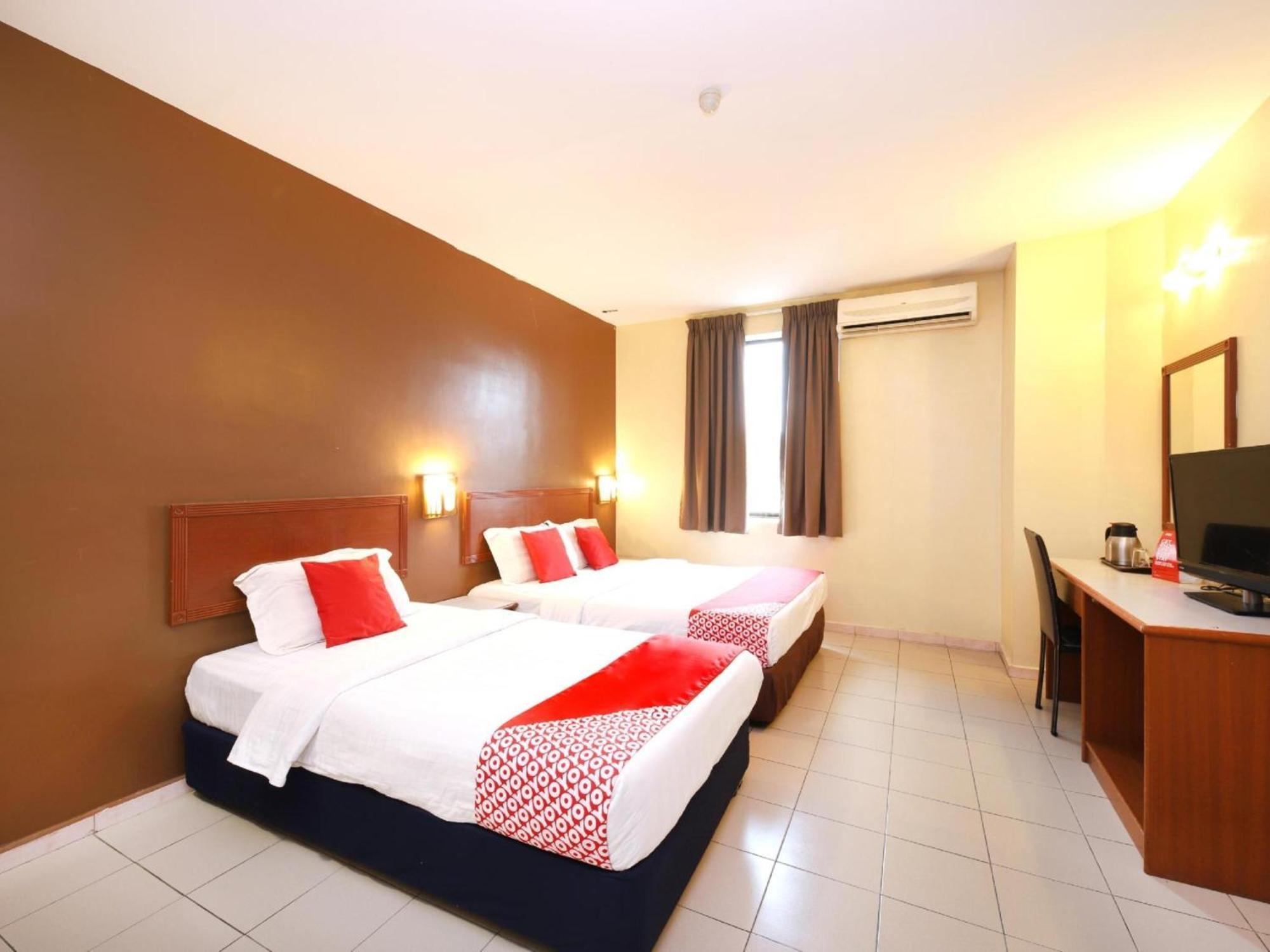 Super Oyo 447 Comfort Hotel Meru Klang Esterno foto