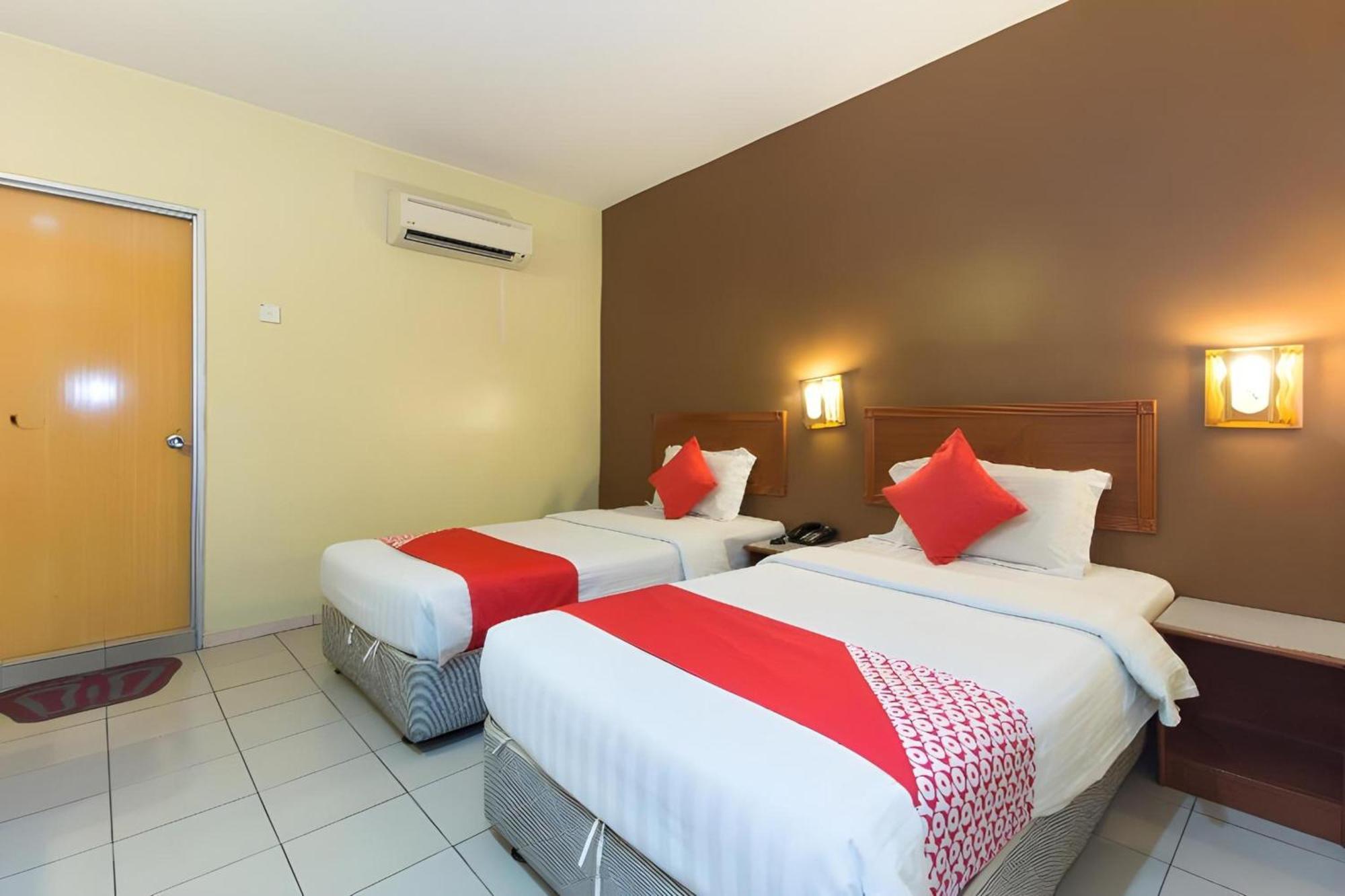 Super Oyo 447 Comfort Hotel Meru Klang Esterno foto