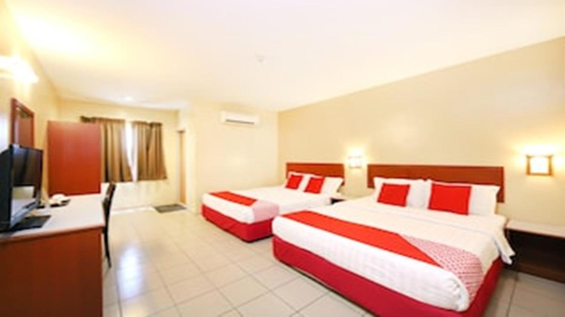 Super Oyo 447 Comfort Hotel Meru Klang Esterno foto